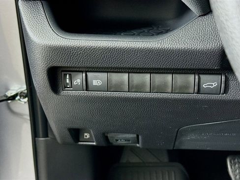 Used 2025 Toyota RAV4 XLE w/ Convenience Package image 10
