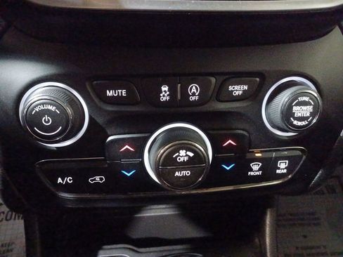 Used 2021 Jeep Cherokee Trailhawk w/ Sun, Sound & Nav Group image 17