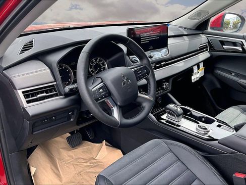 New 2026 Mitsubishi Outlander FWD image 6