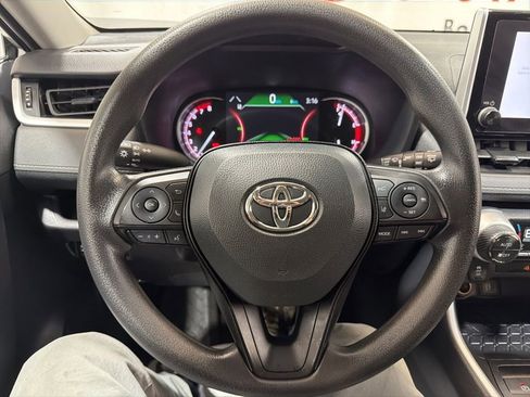 Used 2025 Toyota RAV4 XLE AWD/4WD image 28
