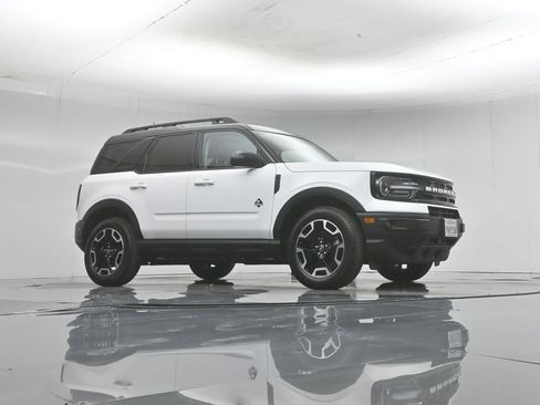 Used 2023 Ford Bronco Sport Outer Banks w/ Tech Package AWD/4WD image 4
