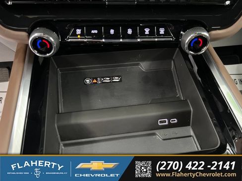 Used 2025 Chevrolet Suburban High Country AWD/4WD image 31