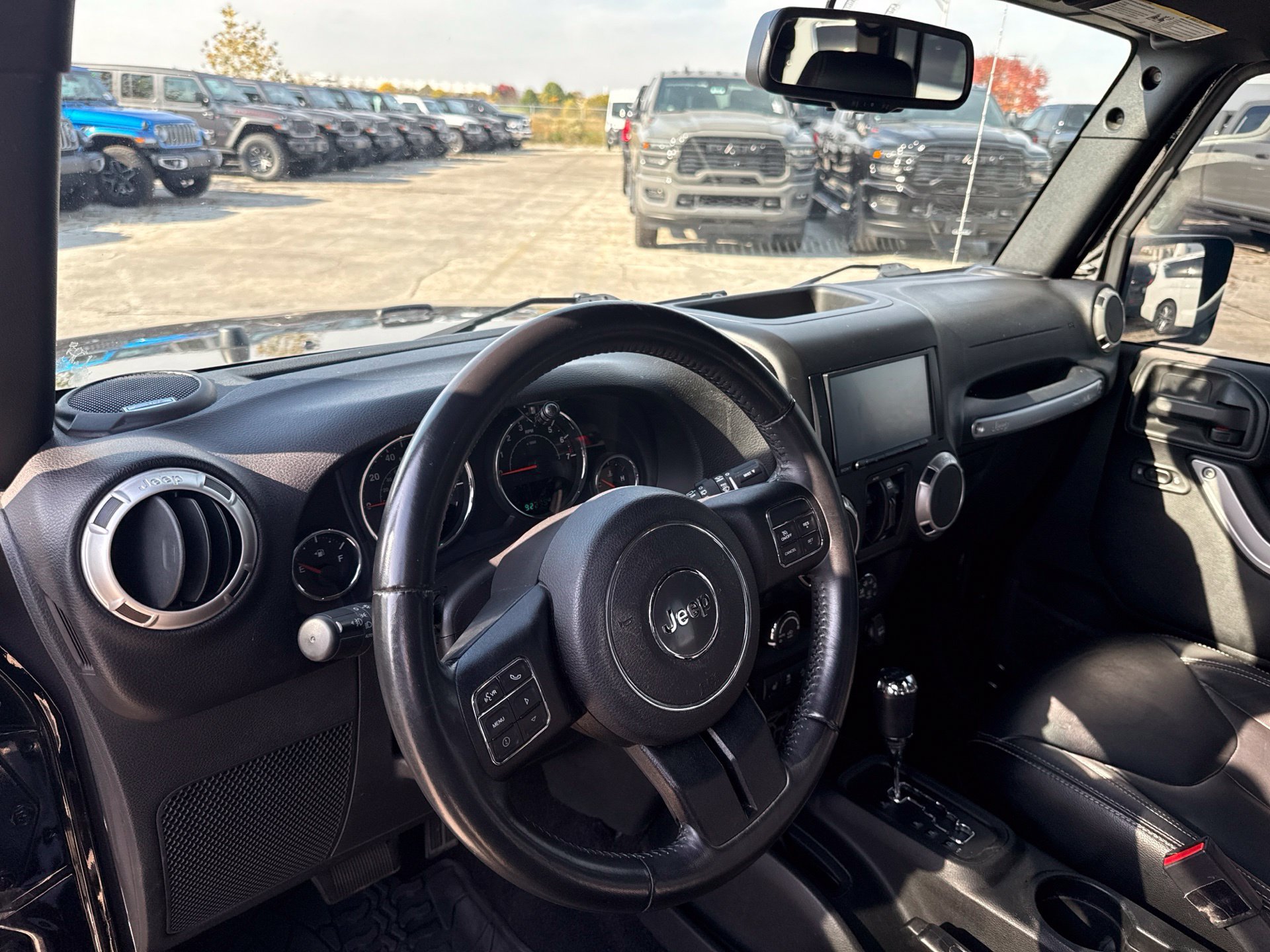 Used 2016 Jeep Wrangler Unlimited Sahara w/ Connectivity Group AWD/4WD image 10
