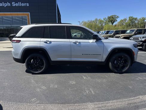 New 2026 Jeep Grand Cherokee Limited w/ Limited Altitude Package RWD image 6