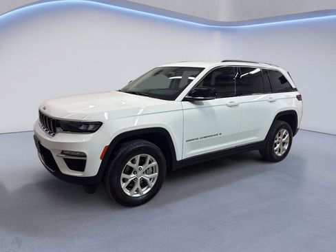Used 2023 Jeep Grand Cherokee Limited image 3
