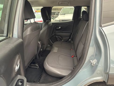 Used 2018 Jeep Renegade Altitude AWD/4WD image 20