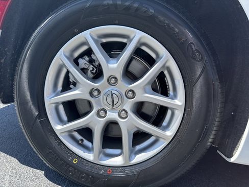 Used 2023 Chrysler Pacifica Touring-L FWD image 19