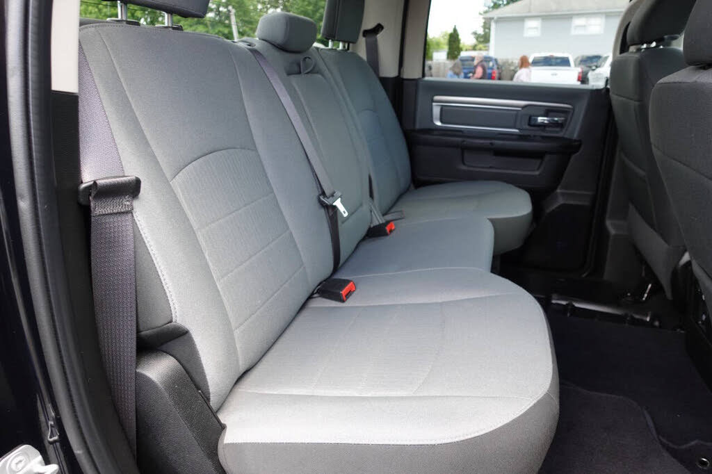 Used 2022 RAM 1500 Classic SLT w/ Electronics Convenience Group AWD/4WD image 31