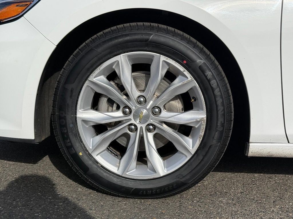 Used 2022 Chevrolet Malibu LT FWD image 13