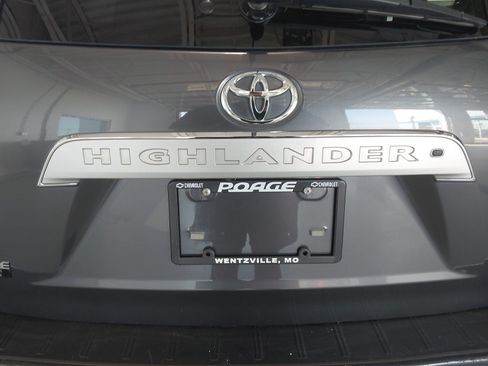 Used 2010 Toyota Highlander Limited AWD/4WD image 32