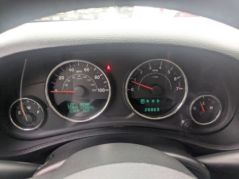 Used 2014 Jeep Wrangler Unlimited Sahara w/ Connectivity Group AWD/4WD image 15