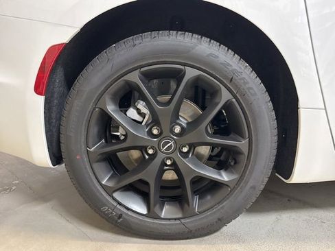 New 2026 Chrysler Pacifica Select w/ S Appearance Package FWD image 9