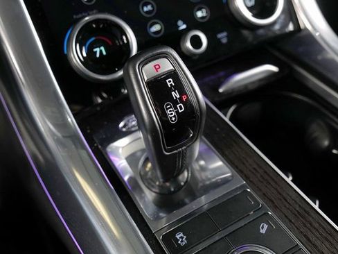 Used 2018 Land Rover Range Rover Sport HSE image 21