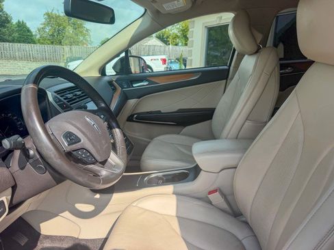 Used 2017 Lincoln MKC Select w/ Select Plus Package FWD image 5