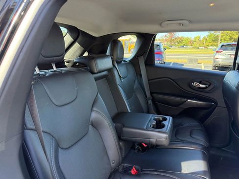 Used 2019 Jeep Cherokee Limited image 42