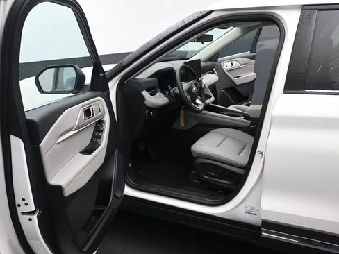 Used 2025 Ford Explorer Active w/ Active Comfort Package AWD/4WD image 15