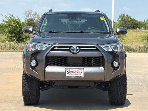 Used 2020 Toyota 4Runner SR5 Premium w/ Moonroof Package AWD/4WD image 2