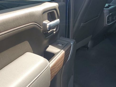 Used 2022 GMC Sierra 3500 Denali w/ Denali Ultimate Package AWD/4WD image 18