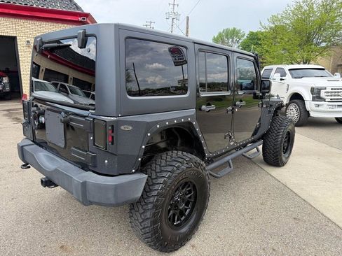 Used 2014 Jeep Wrangler Unlimited Sahara w/ Connectivity Group AWD/4WD image 5