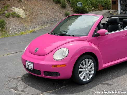 Used 2009 Volkswagen Beetle Convertible FWD image 32