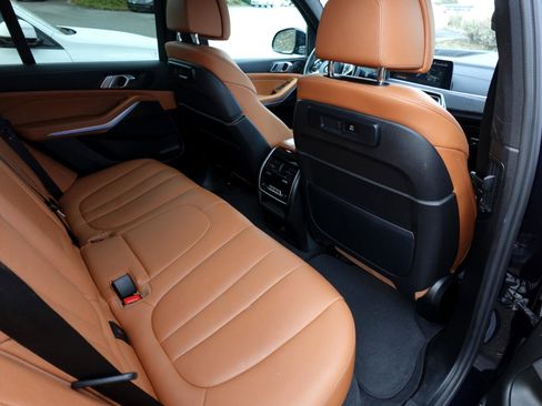 Used 2022 BMW X5 xDrive40i w/ M Sport Package image 13