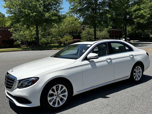 Used 2018 Mercedes-Benz E 300 image 4