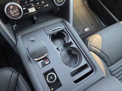 New 2026 Land Rover Discovery Limited Edition AWD/4WD image 18