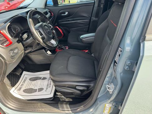 Used 2016 Jeep Renegade Trailhawk image 9