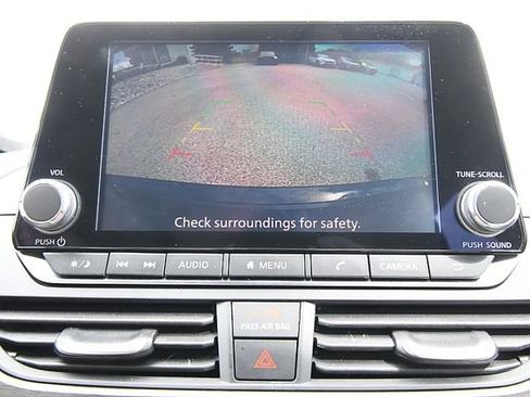 Used 2025 Nissan Altima 2.5 SV FWD image 19