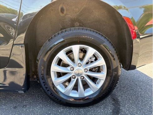 Used 2018 Chrysler Pacifica Touring-L Plus FWD image 24