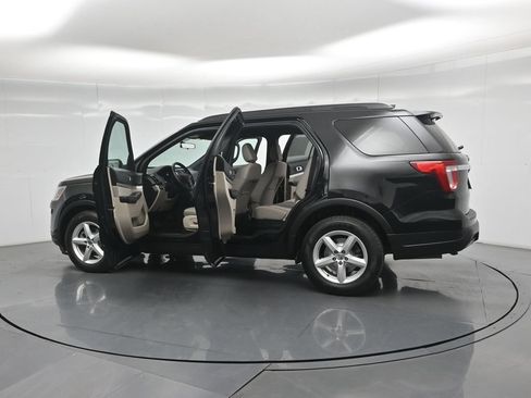 Certified 2018 Ford Explorer FWD image 33