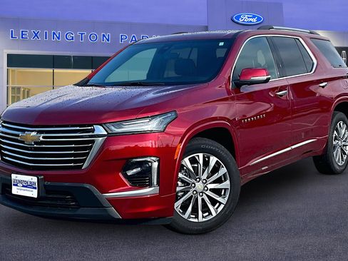 Used 2023 Chevrolet Traverse Premier AWD/4WD image 3
