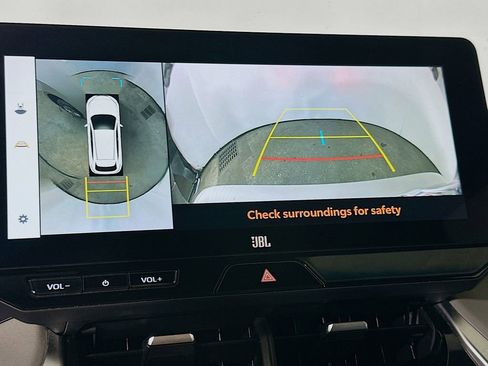 Used 2023 Toyota Venza Limited image 10