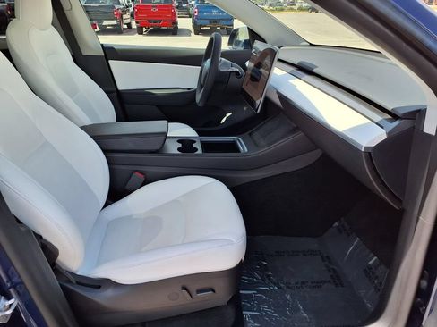 Used 2022 Tesla Model Y Performance AWD/4WD image 12