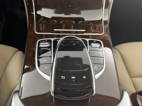 Used 2019 Mercedes-Benz GLC 300 4MATIC image 15