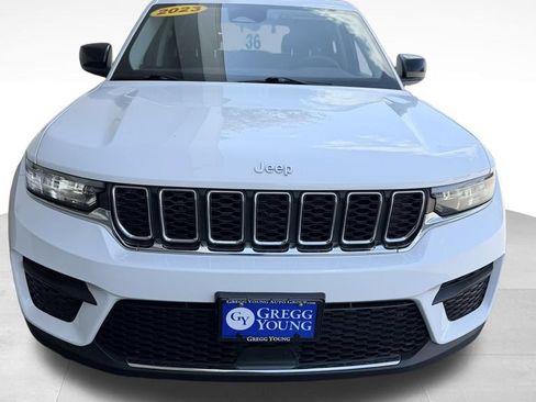 Used 2023 Jeep Grand Cherokee Laredo w/ Luxury Tech Group I AWD/4WD image 3