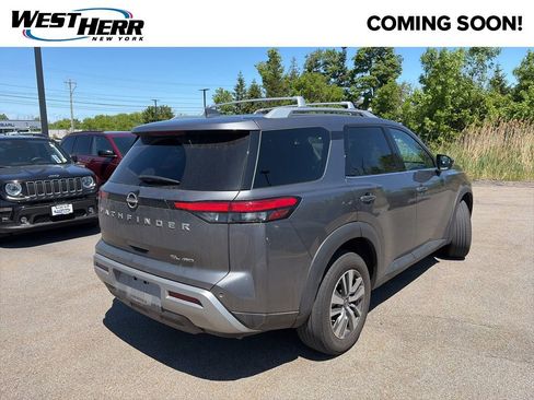 Used 2023 Nissan Pathfinder SL AWD/4WD image 2