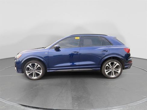 Used 2021 Audi Q3 2.0T Premium w/ Convenience Package AWD/4WD image 2