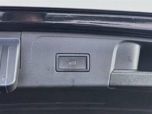Used 2025 Volkswagen Atlas SE FWD image 33