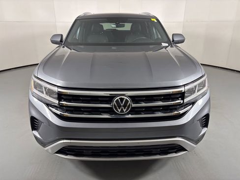 Used 2021 Volkswagen Atlas Cross Sport SE w/ Panoramic Sunroof Package image 3