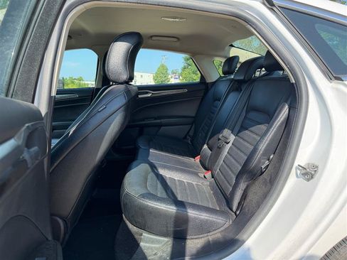 Used 2017 Ford Fusion SE w/ Equipment Group 602A FWD image 14