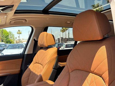 Used 2025 BMW X7 xDrive40i w/ Premium Package image 18