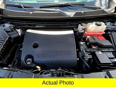 Used 2023 Chevrolet Traverse LT image 9