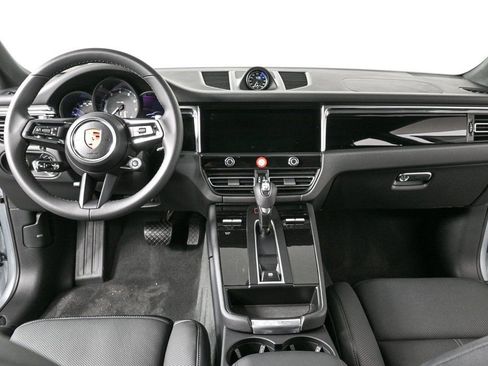 Certified 2026 Porsche Macan AWD/4WD image 18