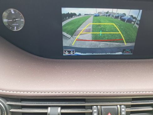 Used 2019 Lexus LS 500 w/ Accessory Package (Z2) RWD image 15
