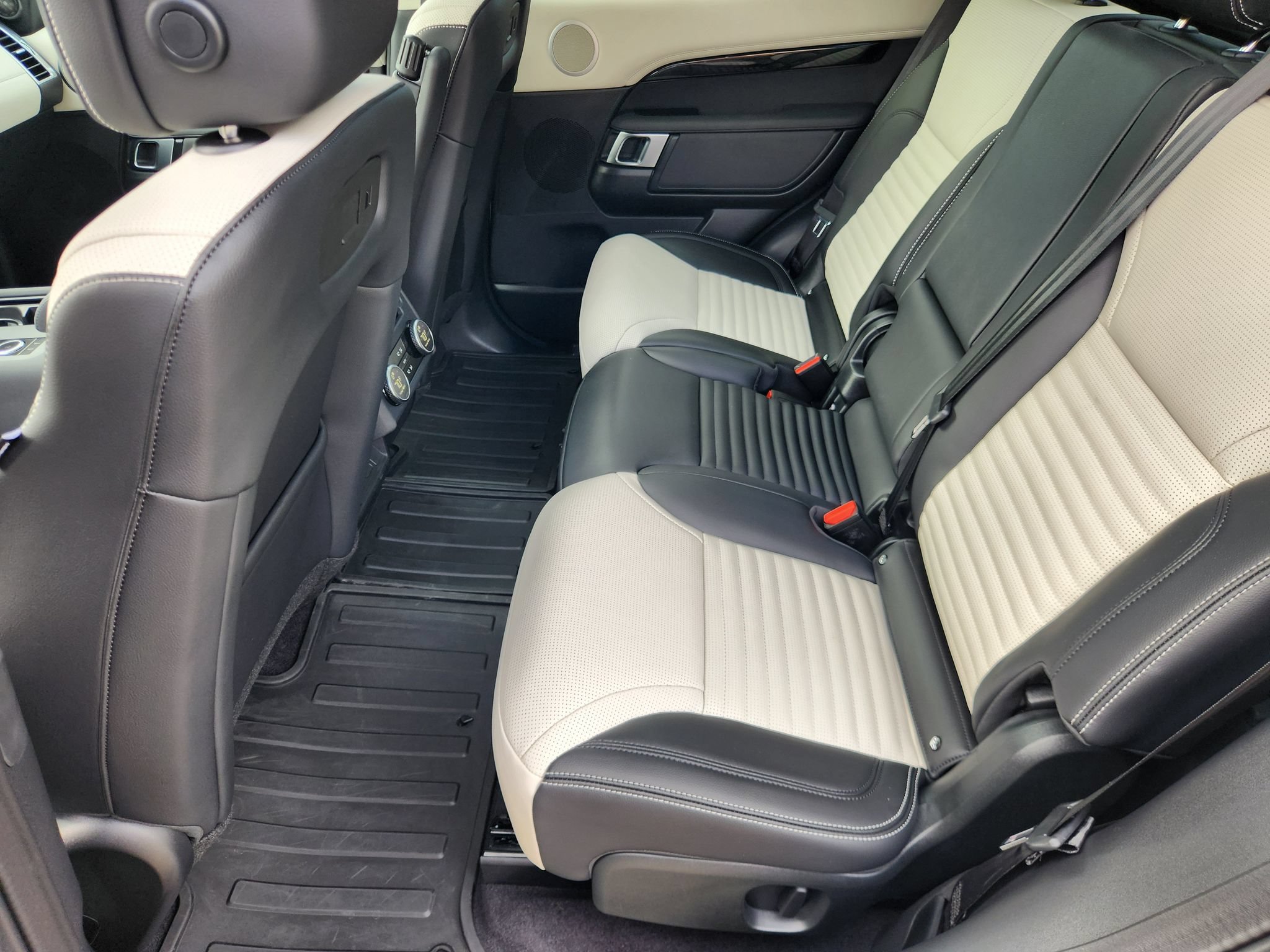 Used 2026 Land Rover Discovery S AWD/4WD image 11