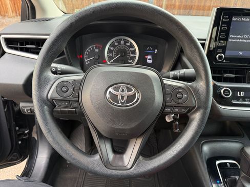Used 2021 Toyota Corolla LE FWD image 9