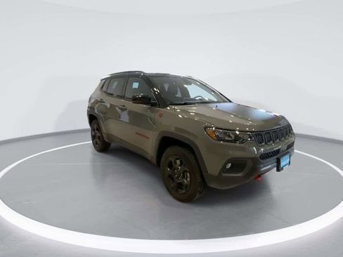 Used 2023 Jeep Compass Trailhawk image 2
