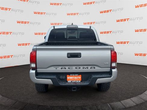 Used 2019 Toyota Tacoma TRD Sport image 4