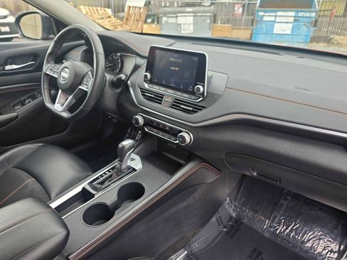 Used 2022 Nissan Altima 2.5 SR FWD image 11